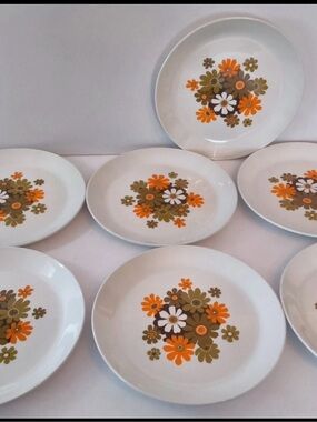 Johnson Brothers Ironstone 'Fiesta' Floral Dinner Plates 70s Set of 7